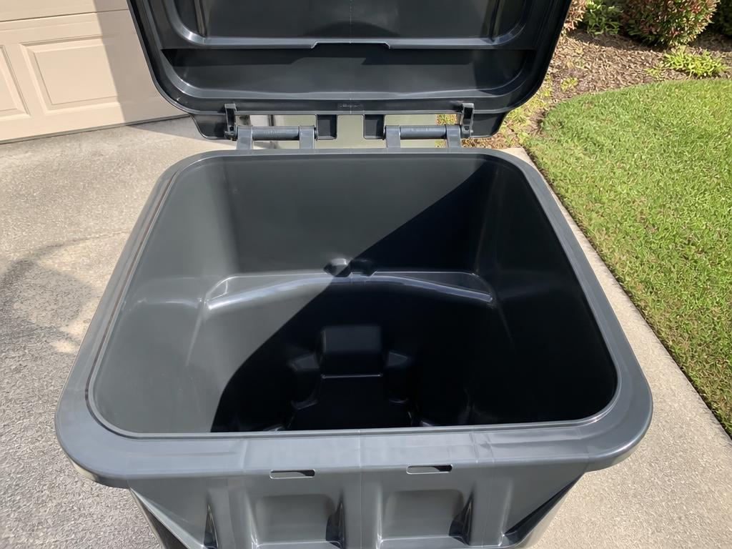 The same trash bin sanitized and spotless after cleaning